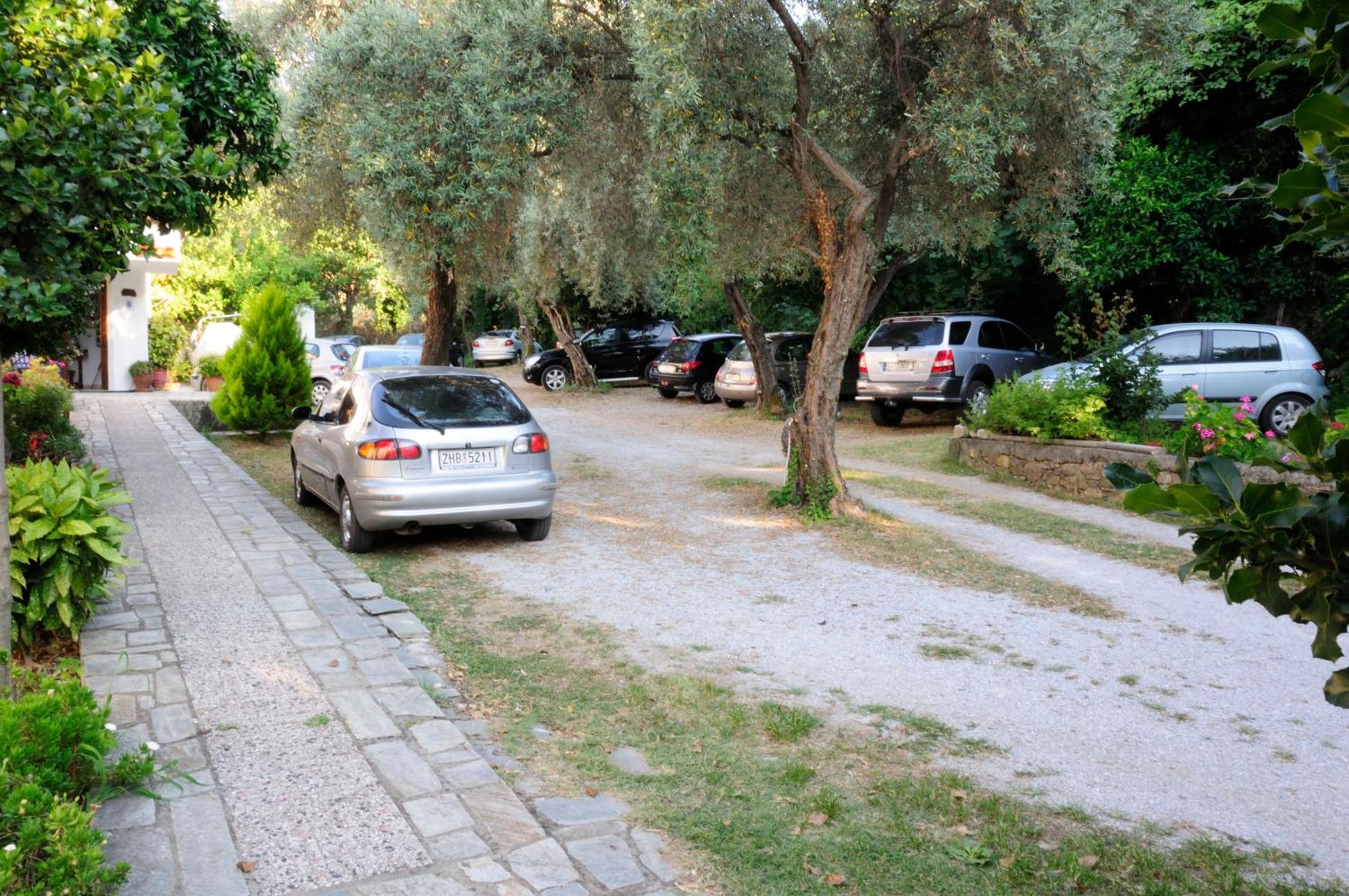 Hotel Hagiati Chorefton Bagian luar foto